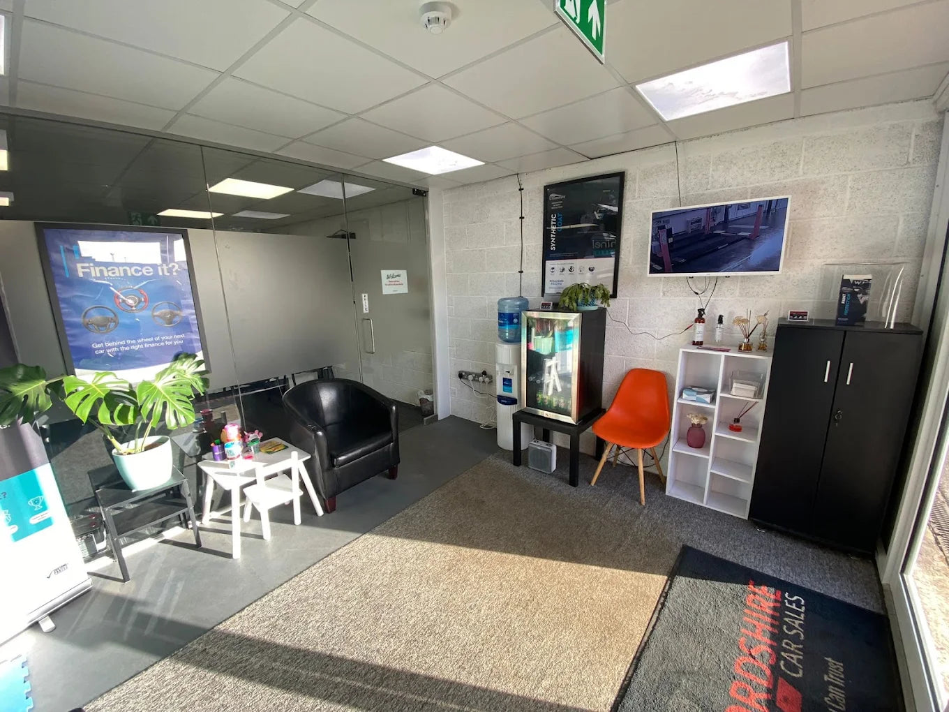 Customer waiting area inside Quick Car Repairs, Leighton Buzzard – clean and welcoming space